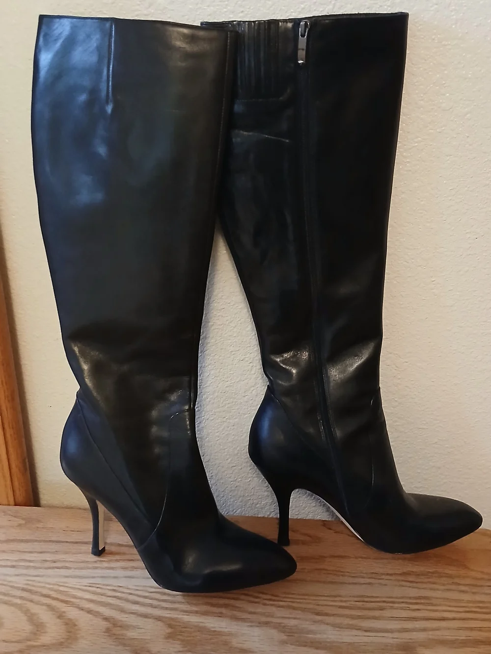 Via Spiga sleek black