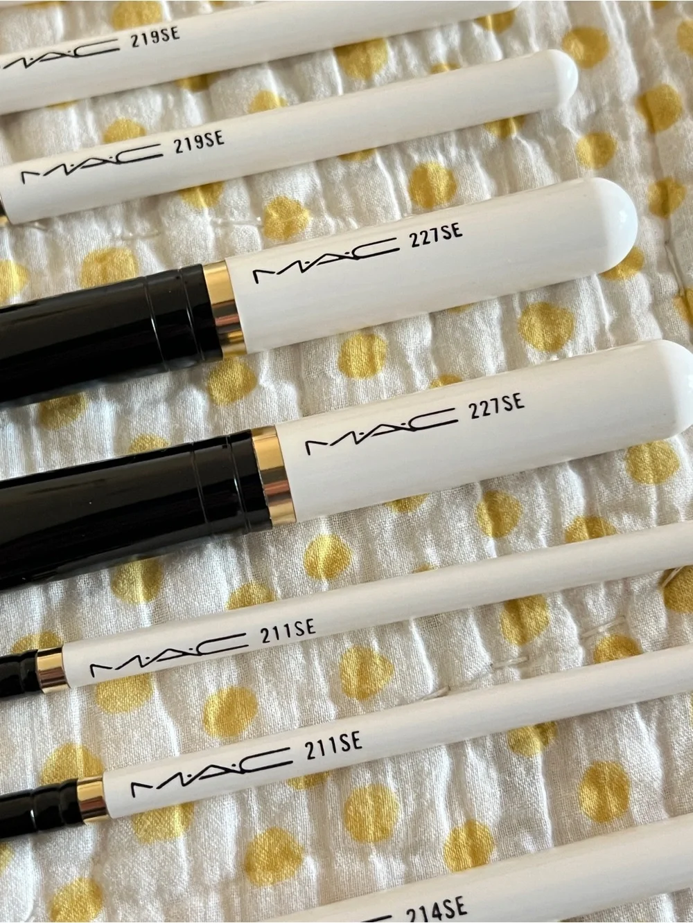 MAC Cosmetics brushes minor 11