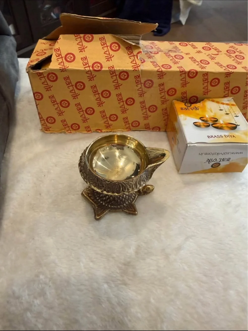 N/A mandir golden traditional