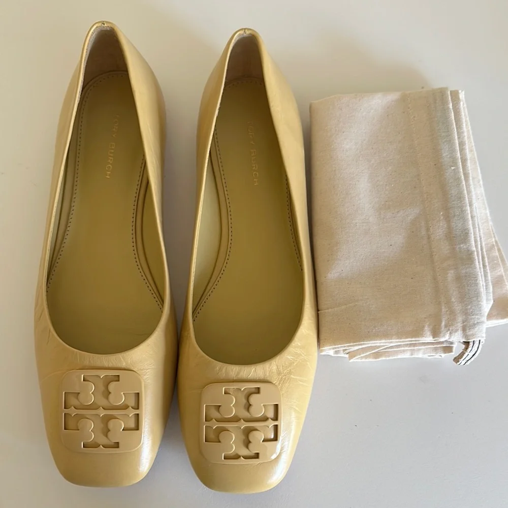 New Tory Burch Yellow Leather Ballet Flats with TB Logo. Size 7.5.