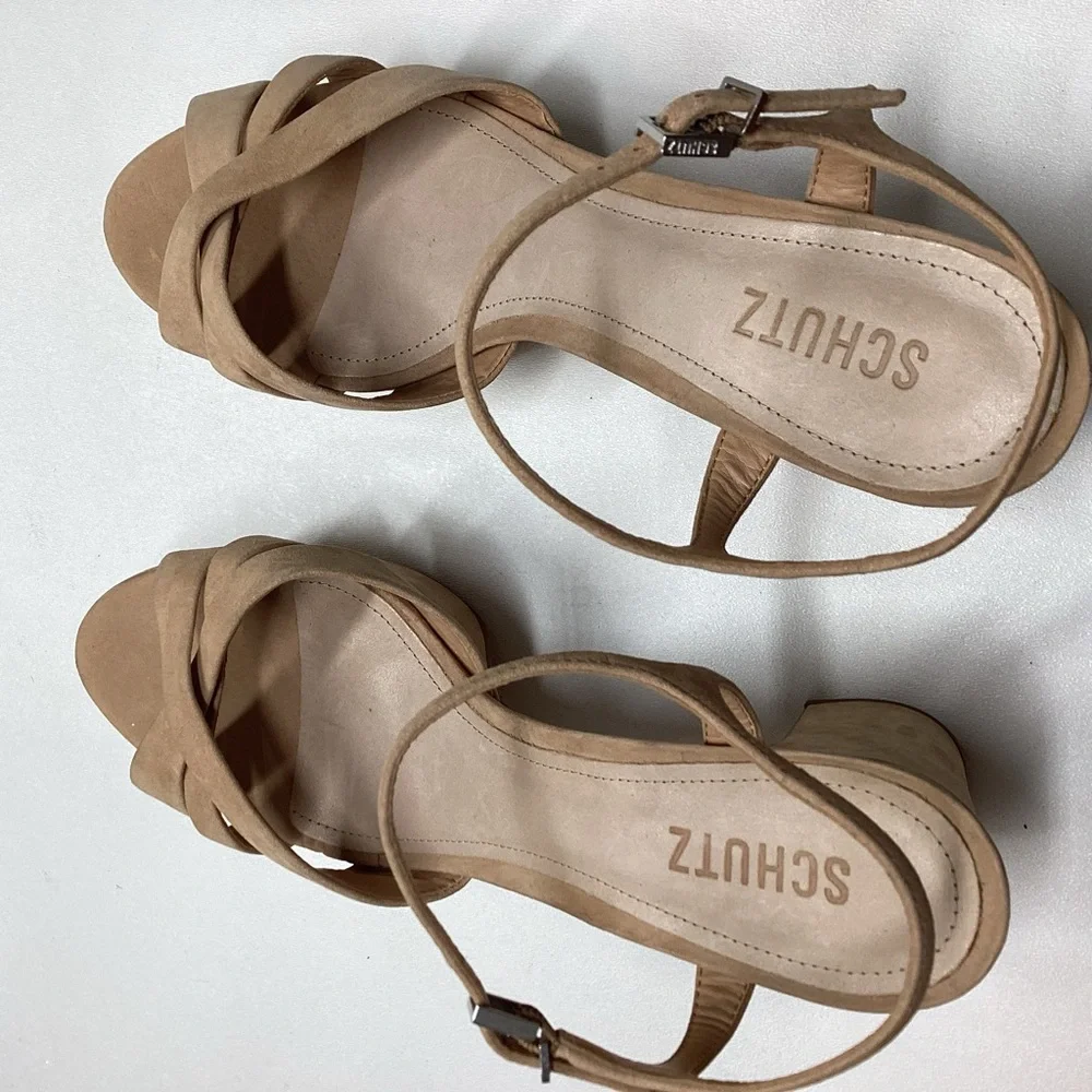 SCHUTZ experience mesmerizing
