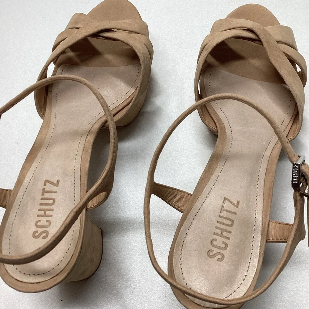 SCHUTZ experience mesmerizing