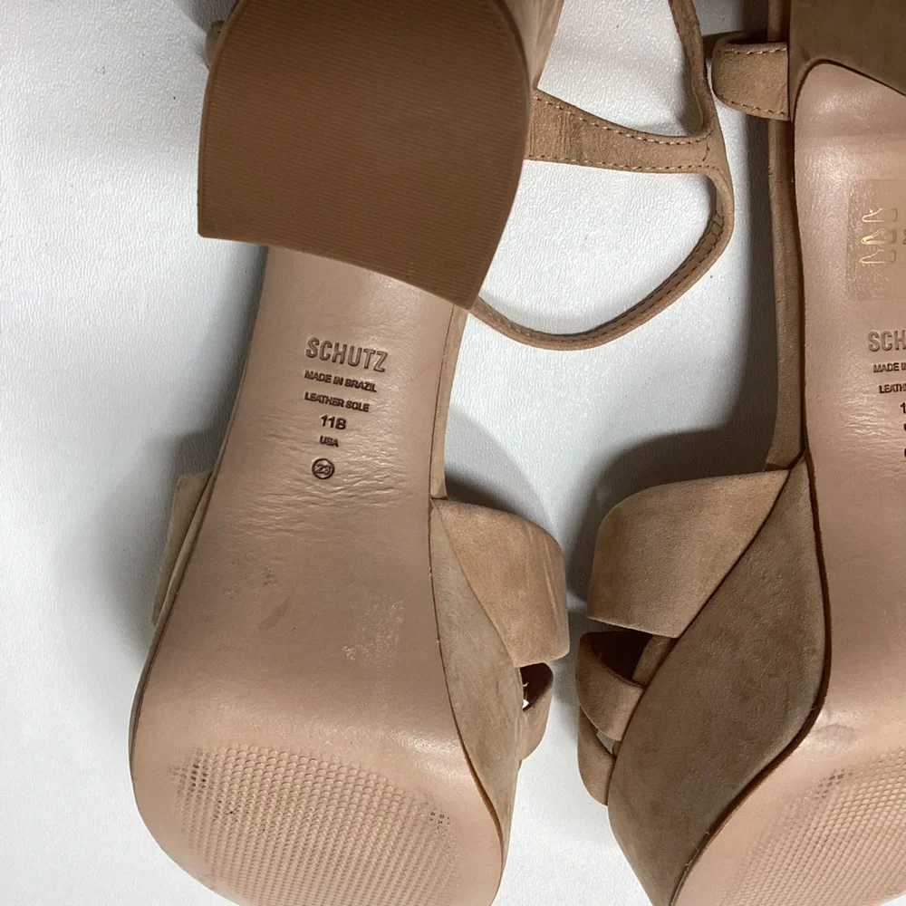 SCHUTZ experience mesmerizing