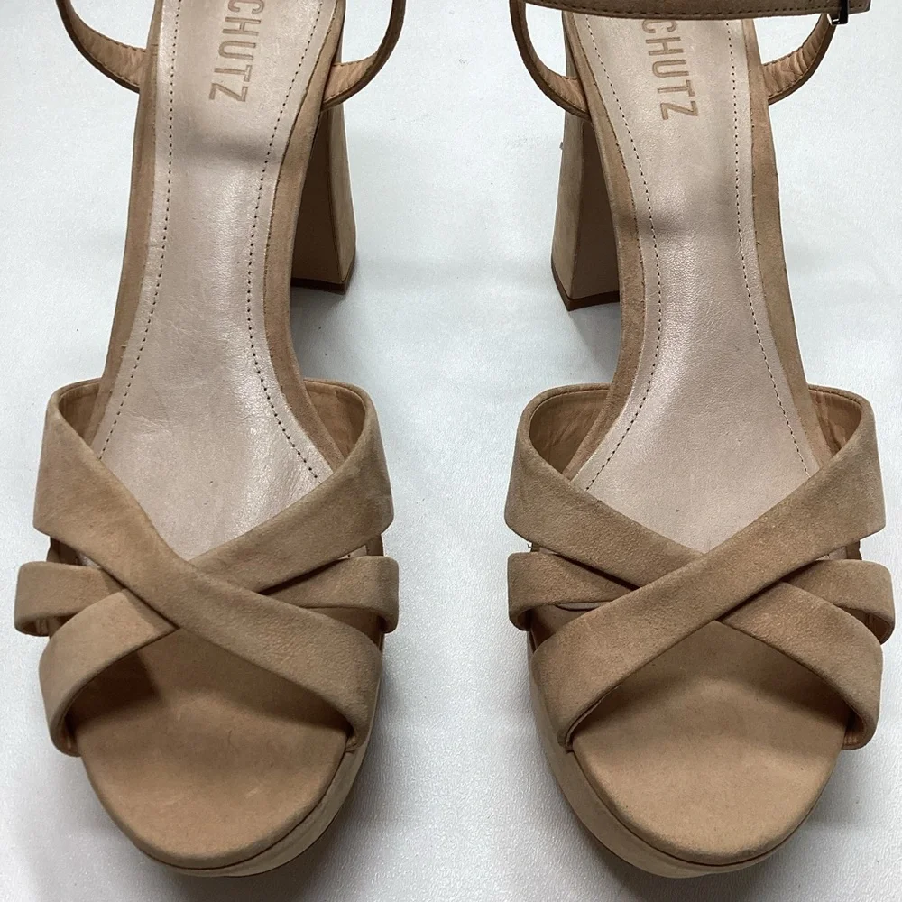 SCHUTZ experience mesmerizing