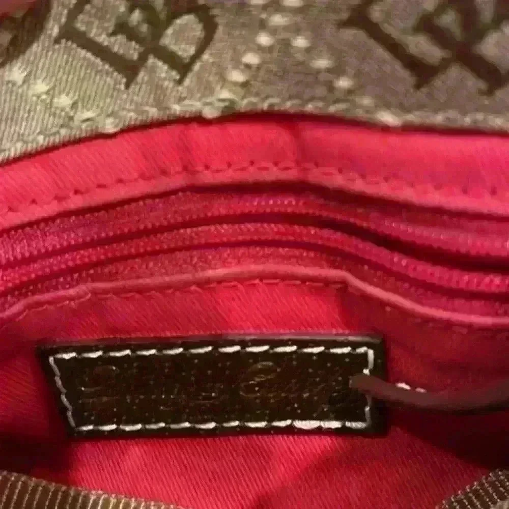 Dooney & Bourke size one