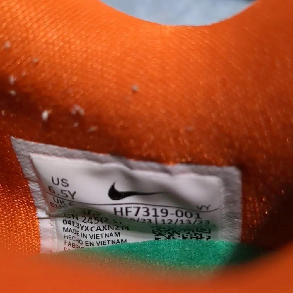 Nike please youth