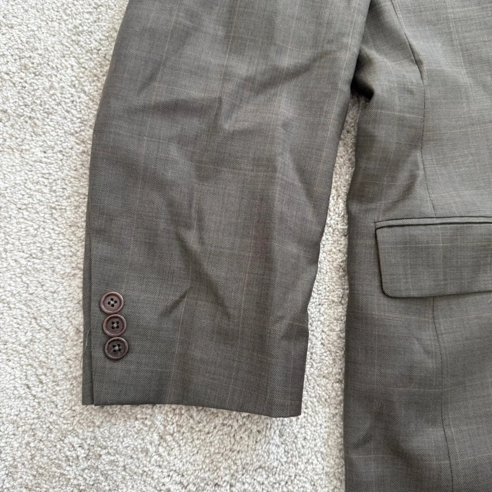 Brooks Brothers fit israel
