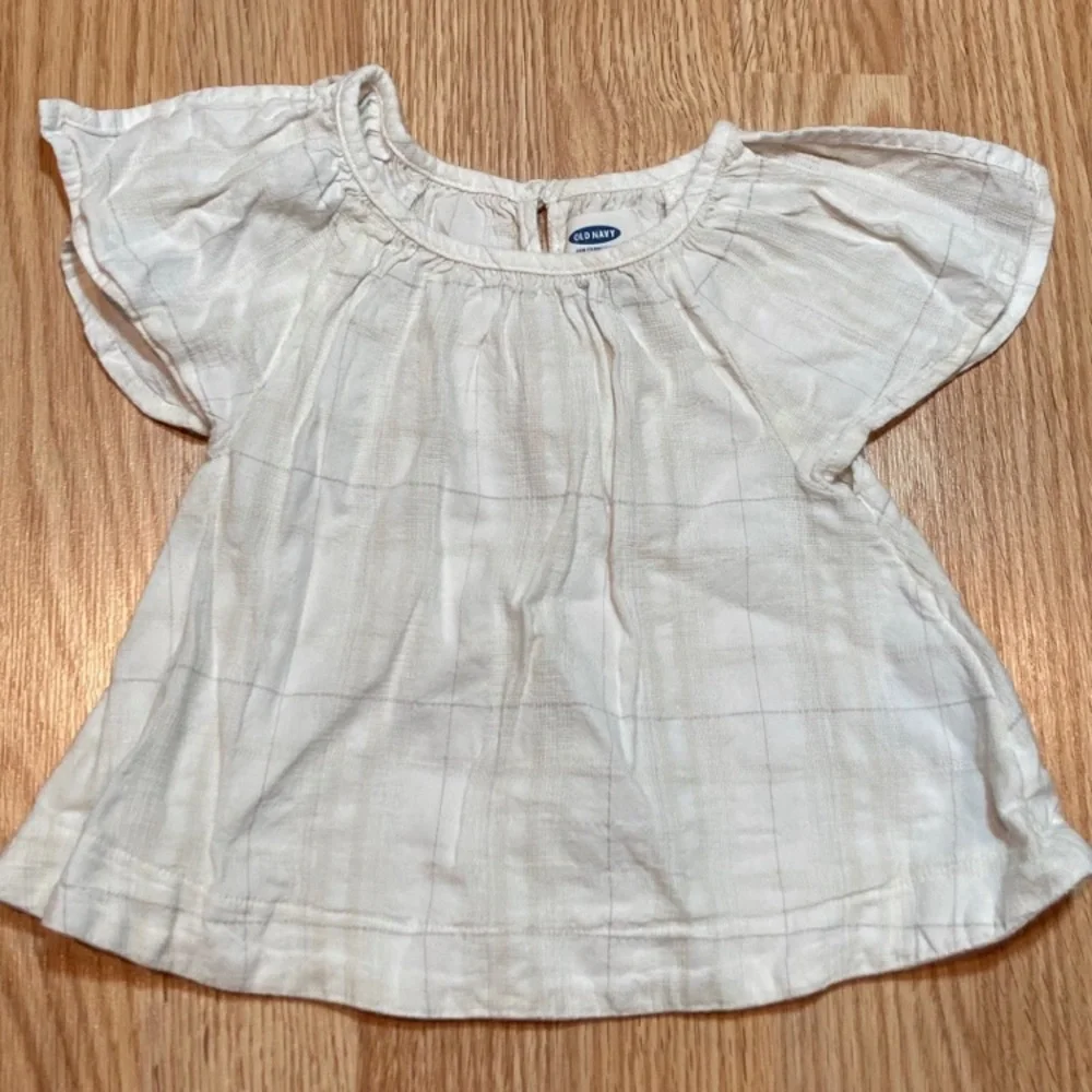 Old Navy flutter sleeve top 12-18 months‎