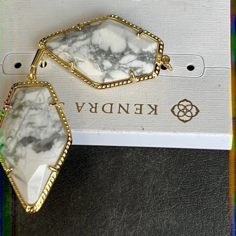 Kendra Scott versatile enough