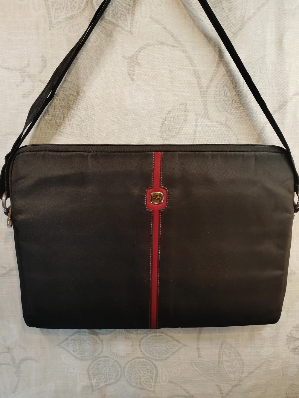 The Unbranded Brand stylish black