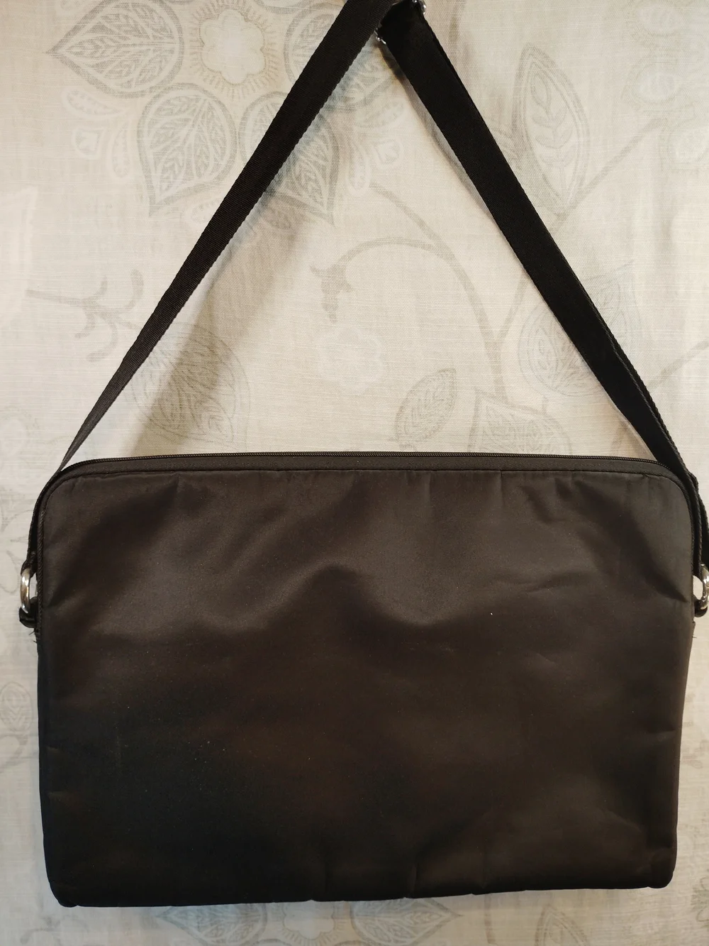 The Unbranded Brand stylish black