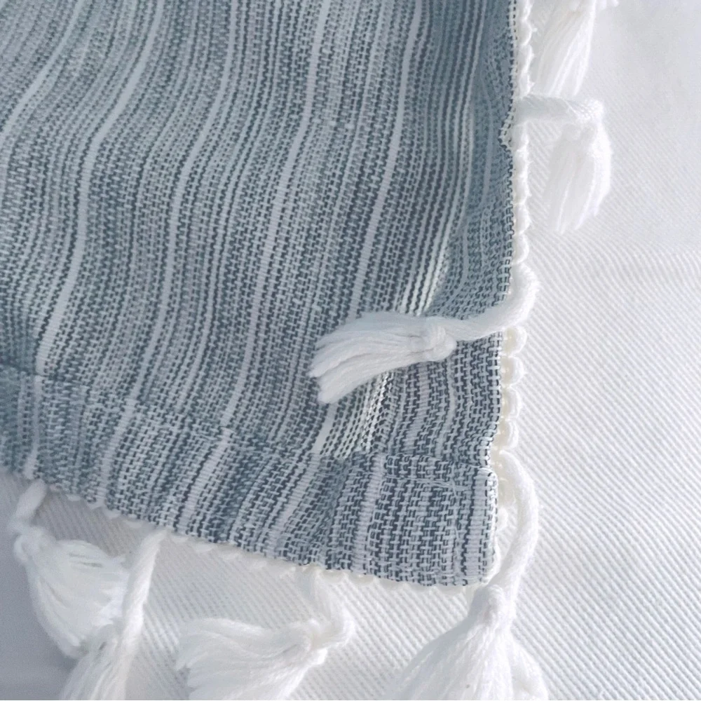 Homxi throw stripes