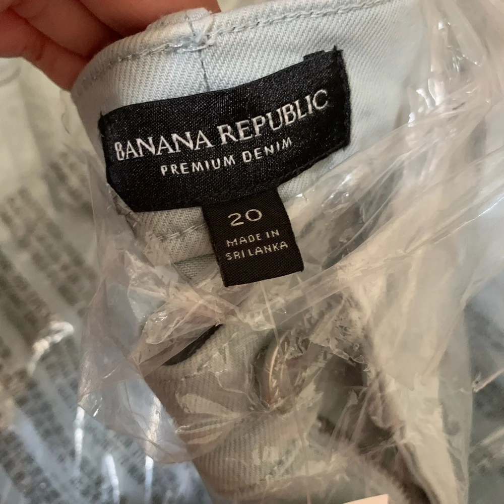 Banana Republic brand premium