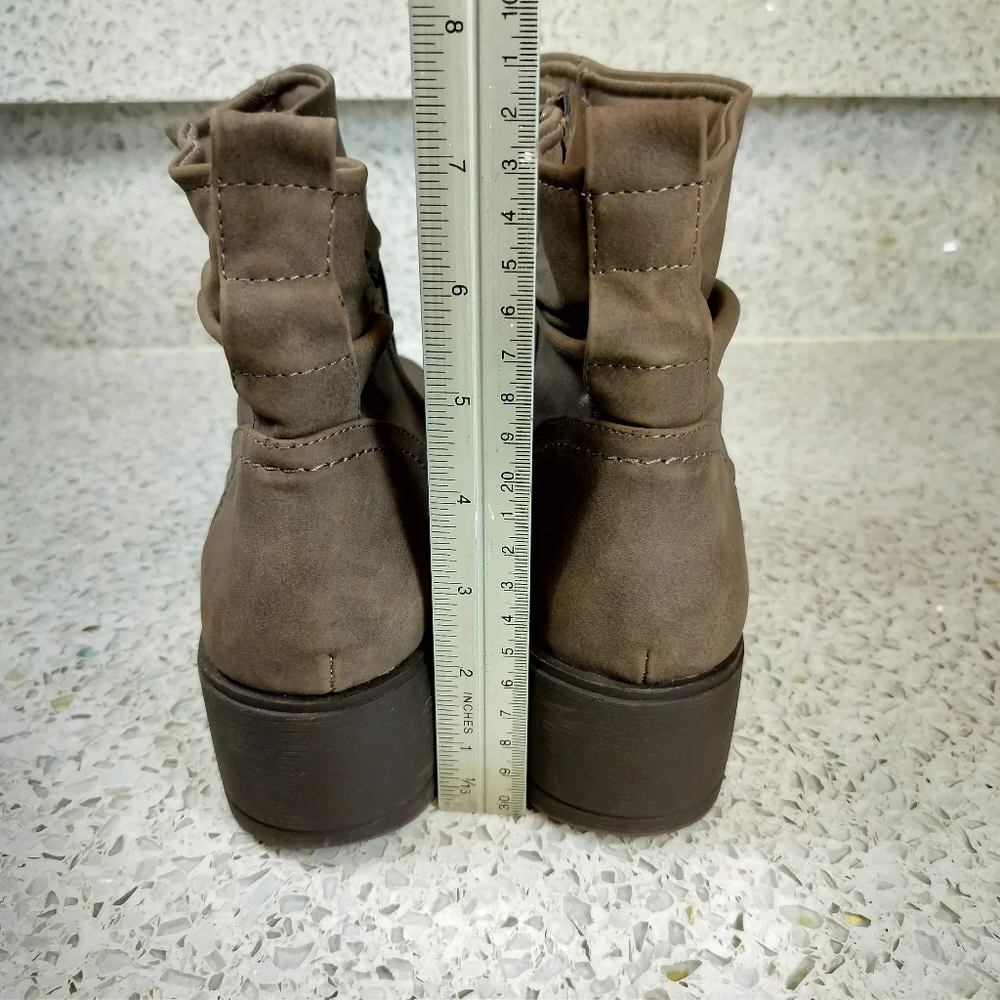 Cliffs by WHITE MOUNTAIN excellent preowned