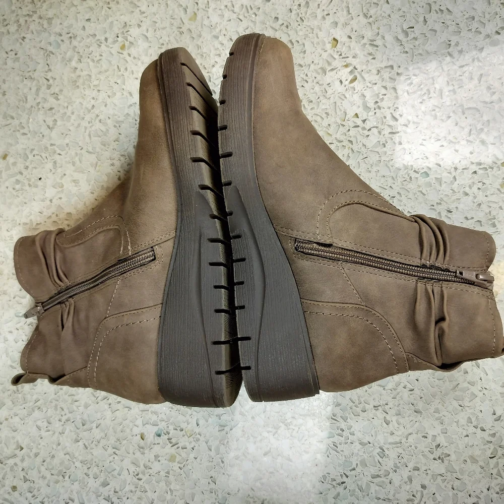 Cliffs by WHITE MOUNTAIN excellent preowned