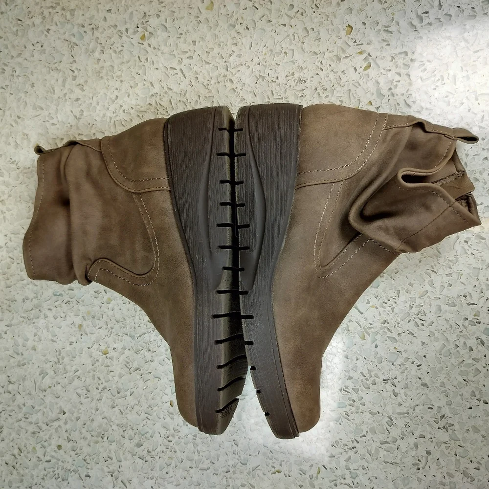 Cliffs by WHITE MOUNTAIN excellent preowned