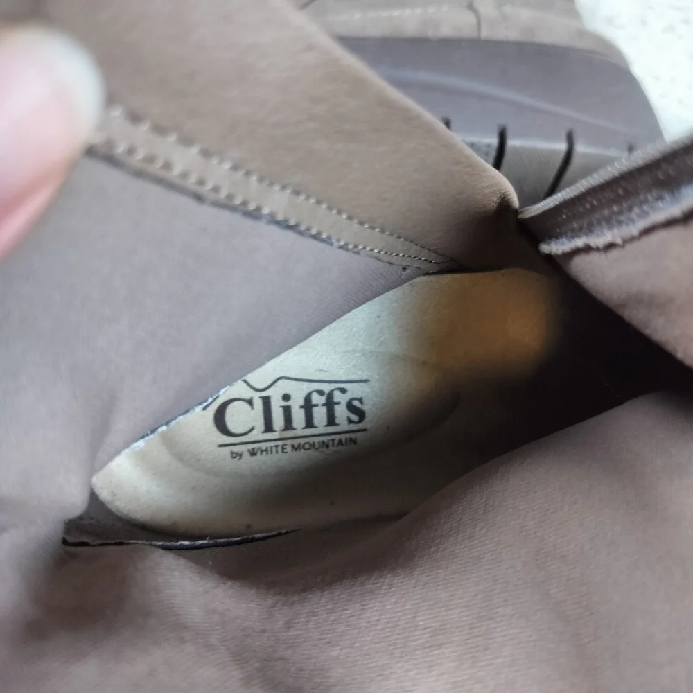 Cliffs by WHITE MOUNTAIN excellent preowned