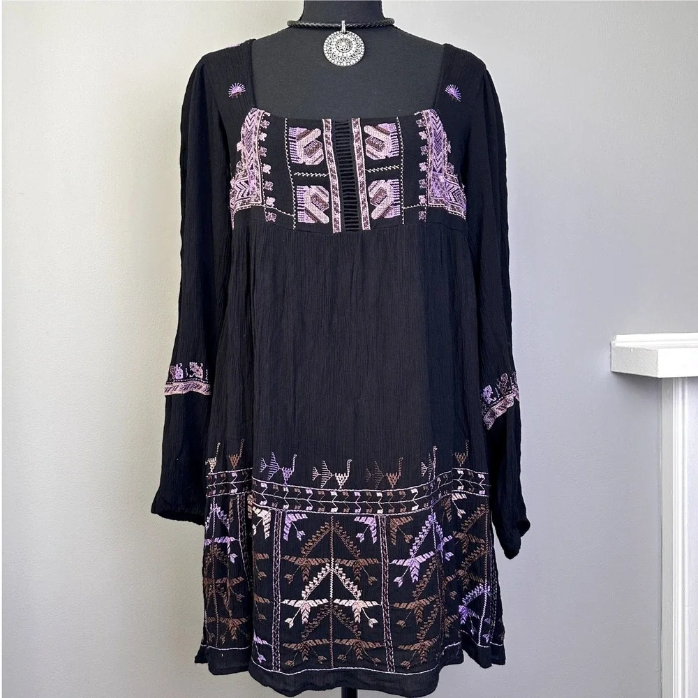 Free People‎ Black Embroidered Mini Dress Small Long Sleeve Open Back Boho