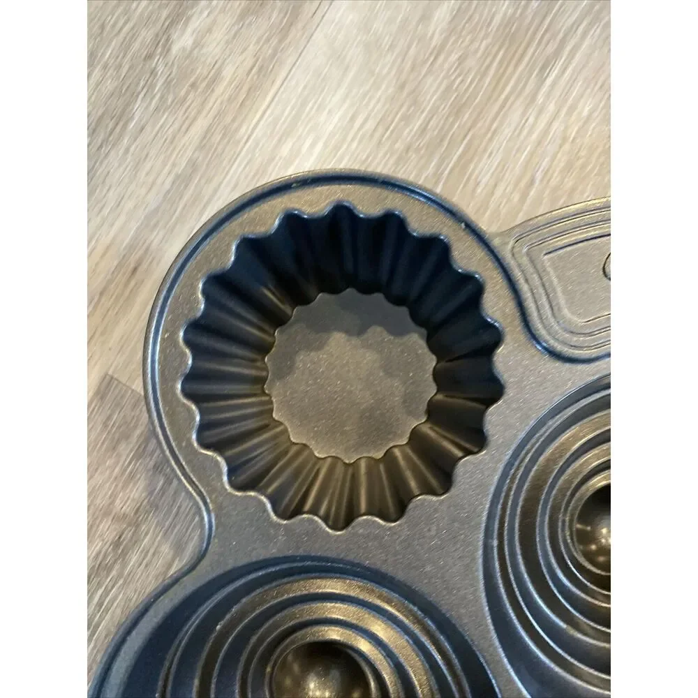 Wilton 3D CupCake mini giant Muffin Pan Heady Duty Baking Molds High Quality Cak