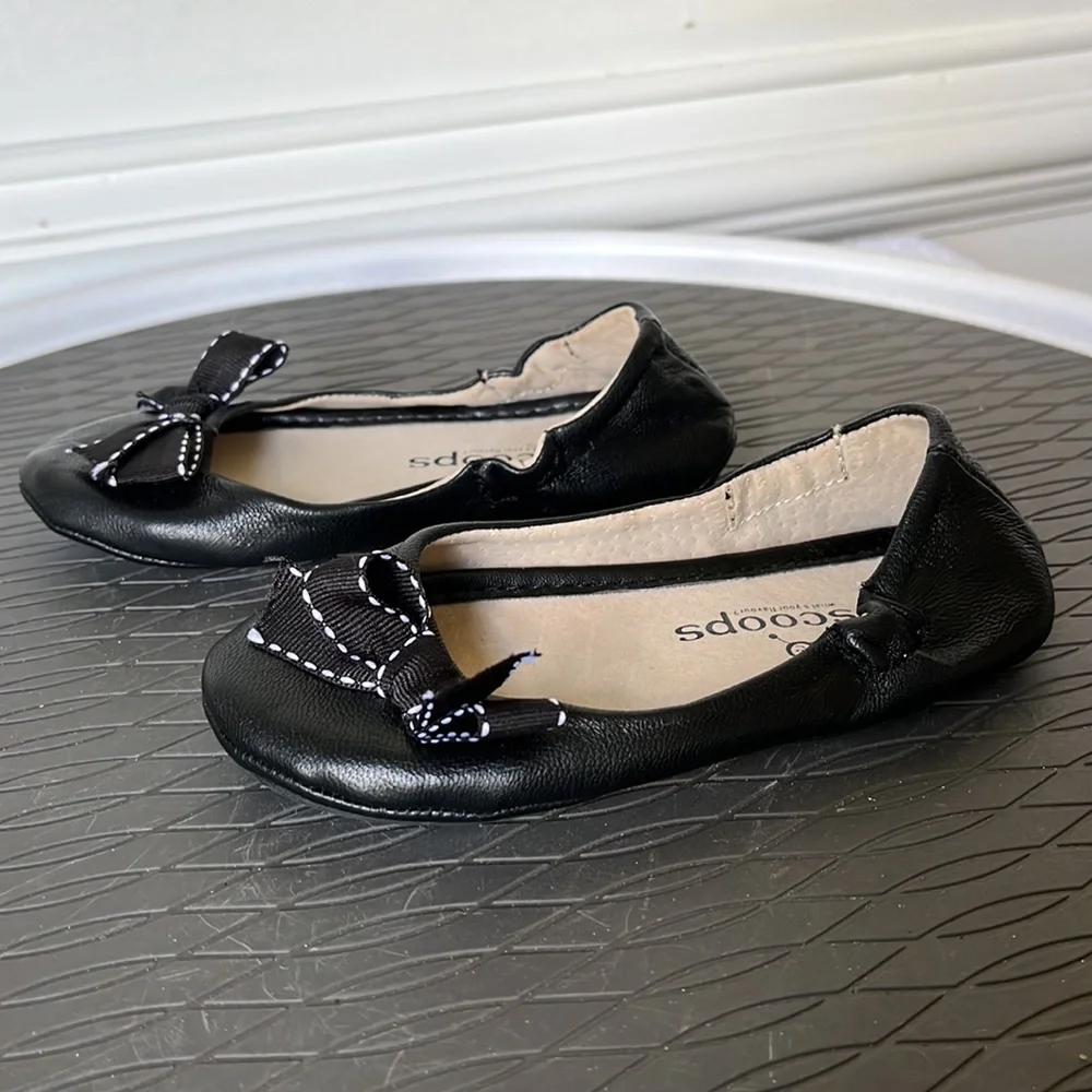 2 Scoops Lambskin ballet flats Almond toe bow black white Size 7