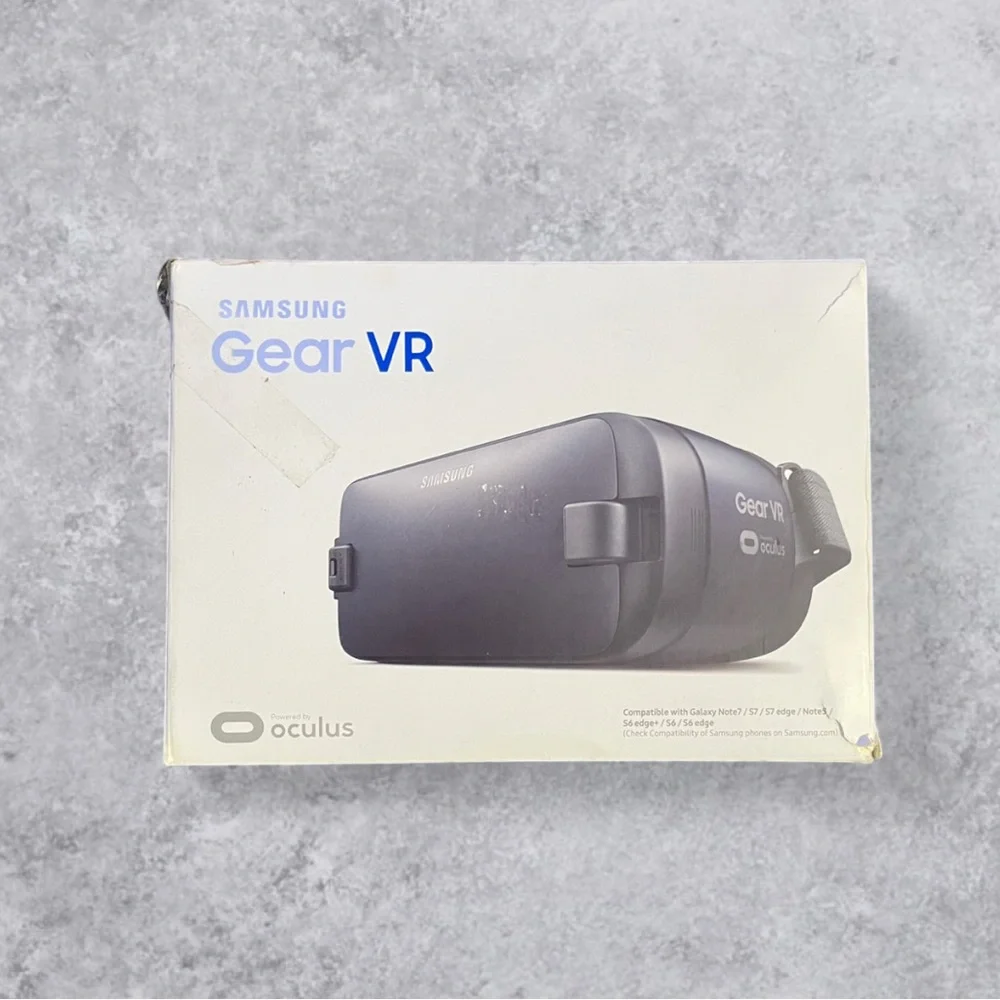 Samsung Gear VR Oculus Headset SM-R323‎ w/ Box Adapter Included