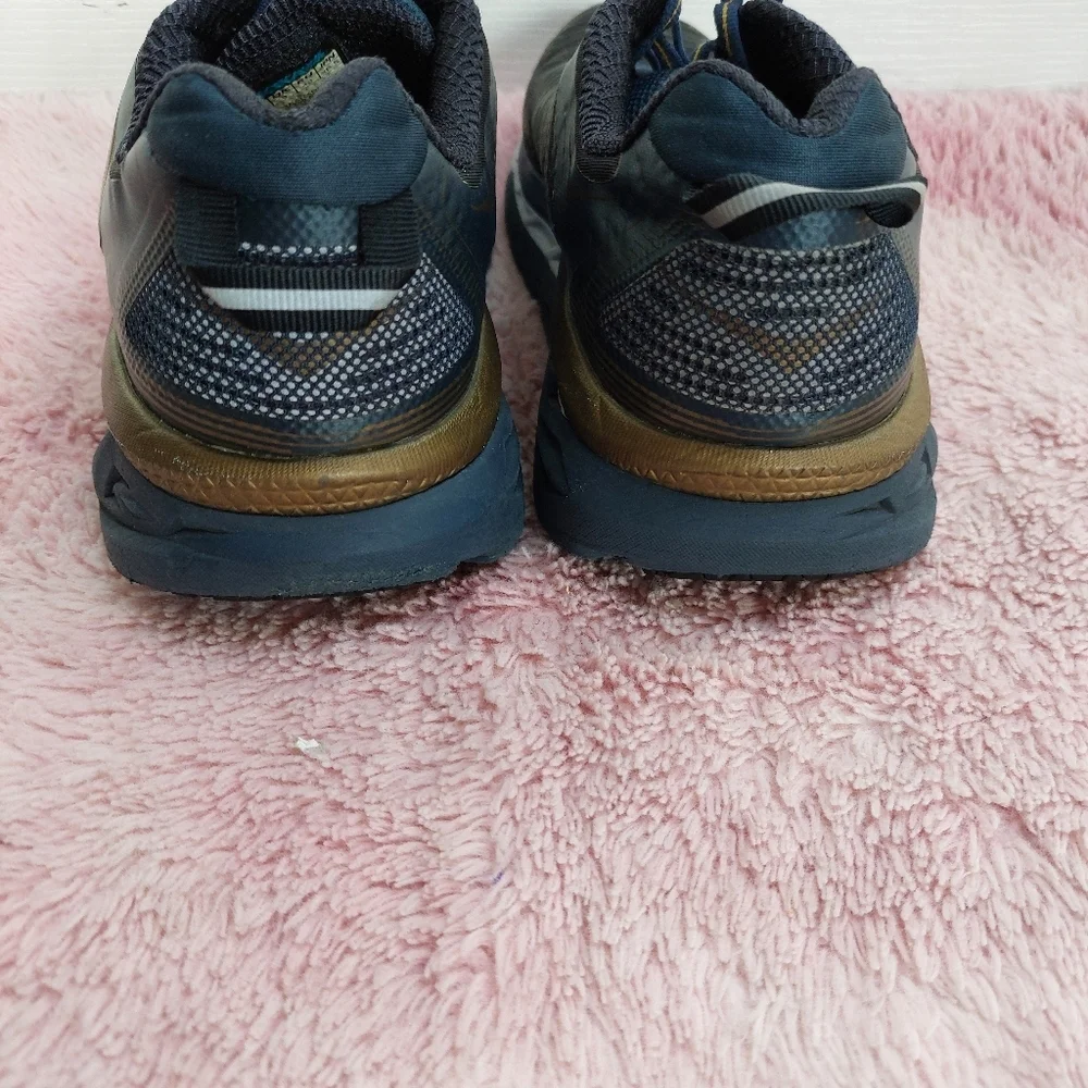 Hoka One One hoka one