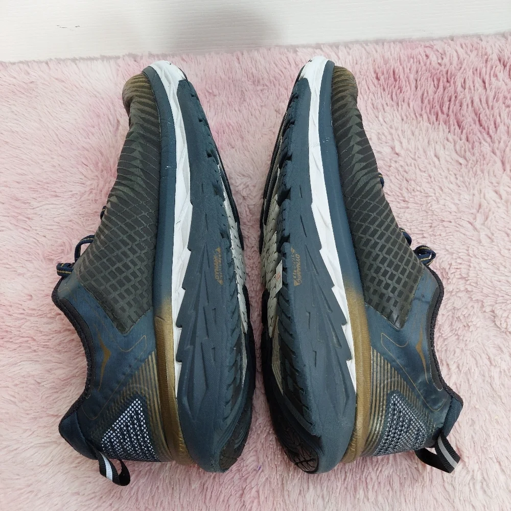 Hoka One One hoka one