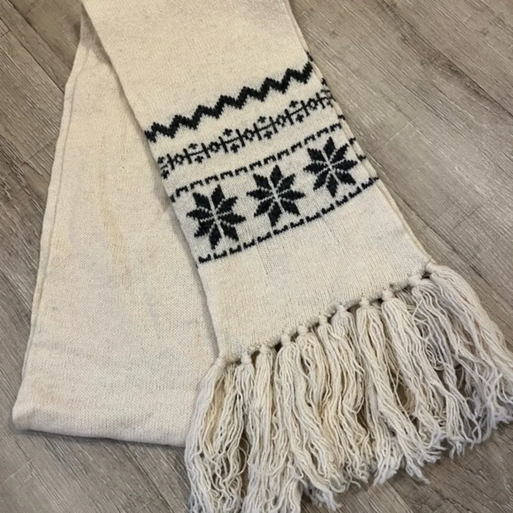 Paul Leinburd cozy cream