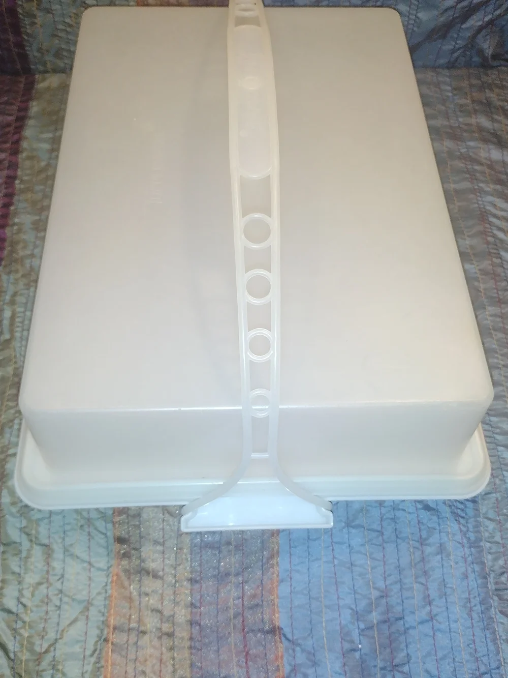 Tupperware very cake