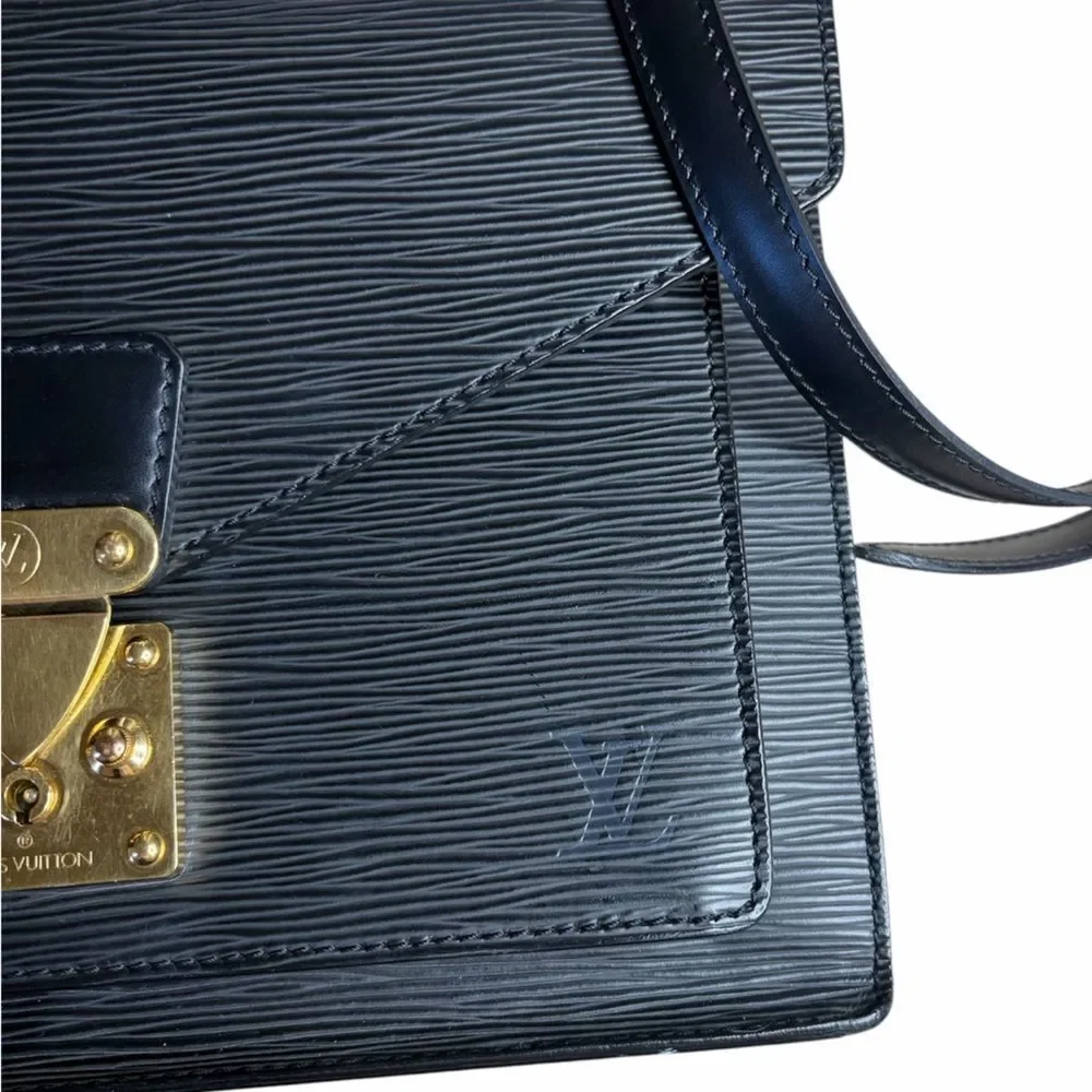 Louis Vuitton elegant timeless
