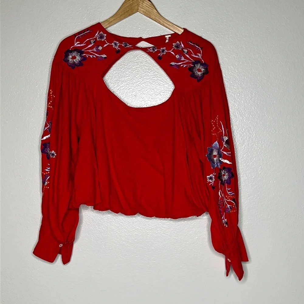 Free People Lita Floral Embroidered Bell Sleeve‎ Blouse sz XS Red
