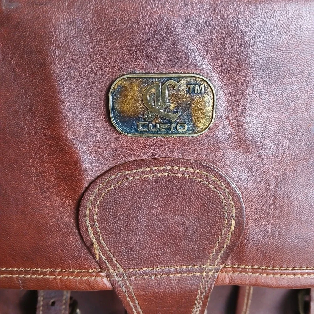 Cuero visible handle