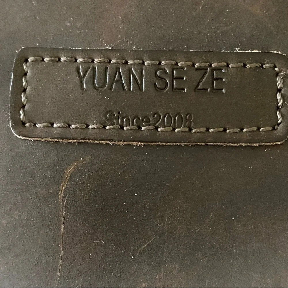 YUAN SE ZE Brown Leather Messenger Bag