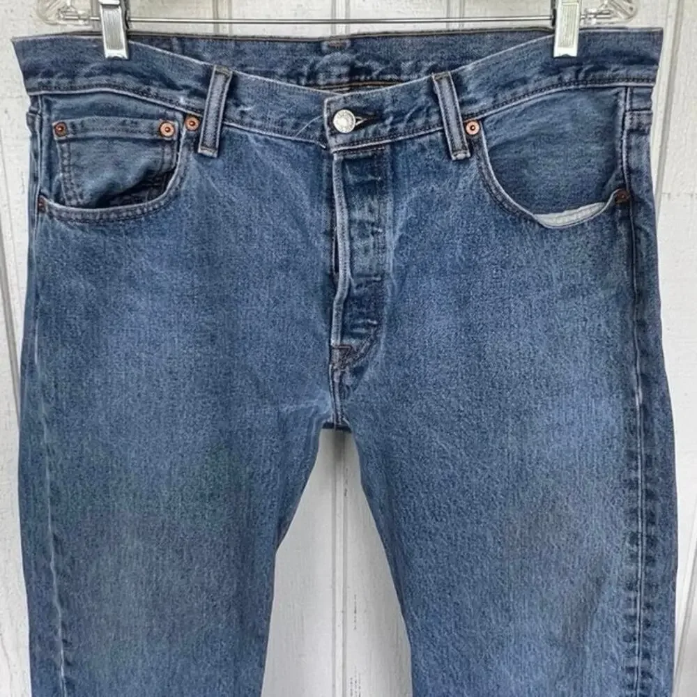 Levi’s 501 button
