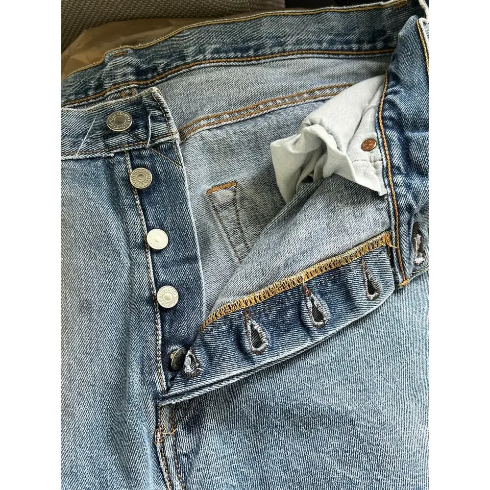 Levi’s 501 button