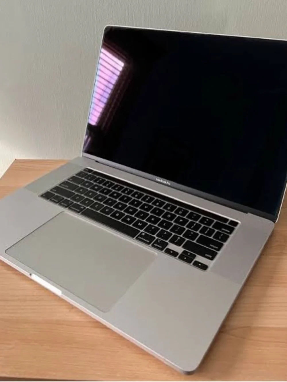 Apple logo professionals