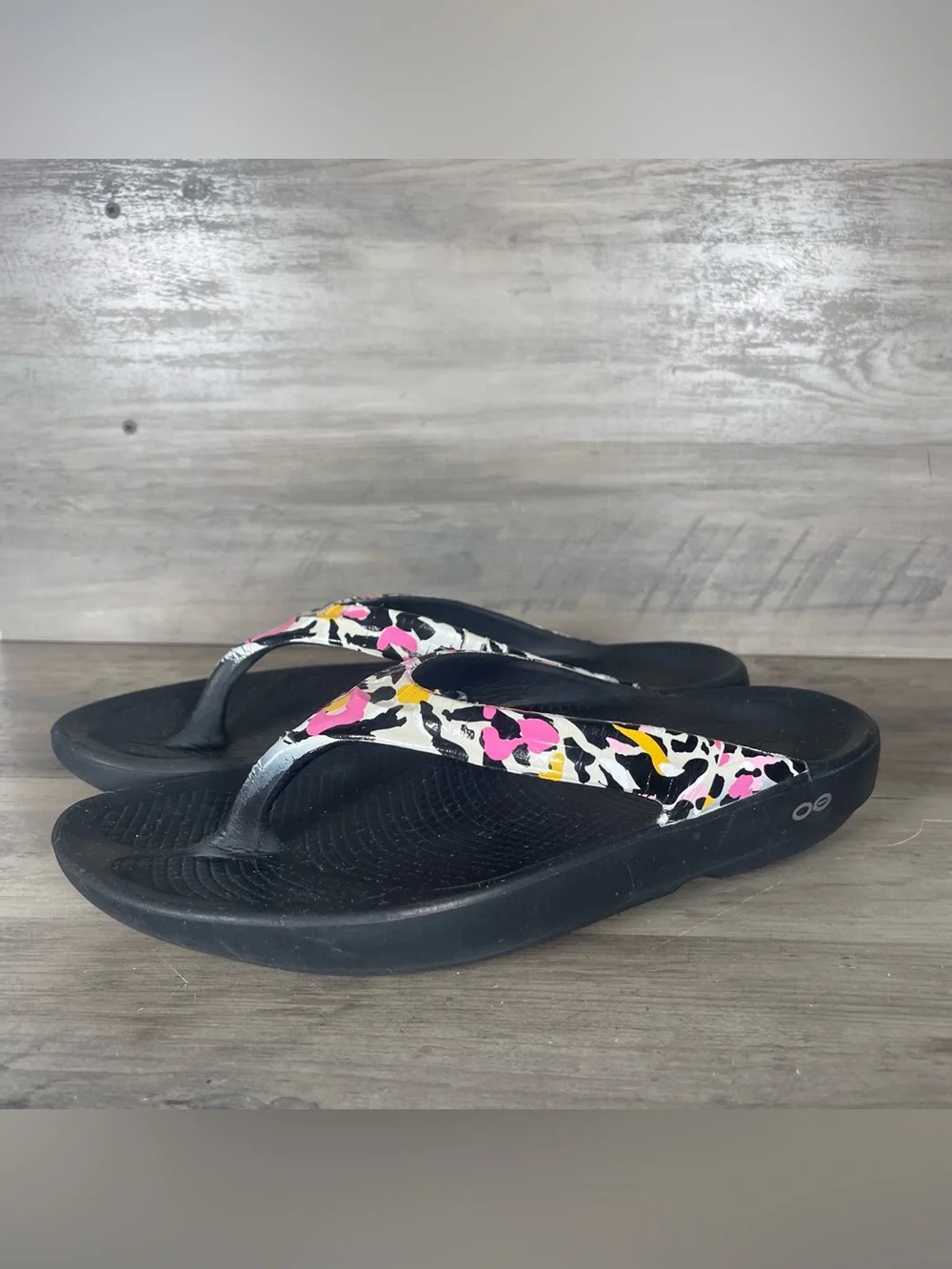 OOFOS no sandals