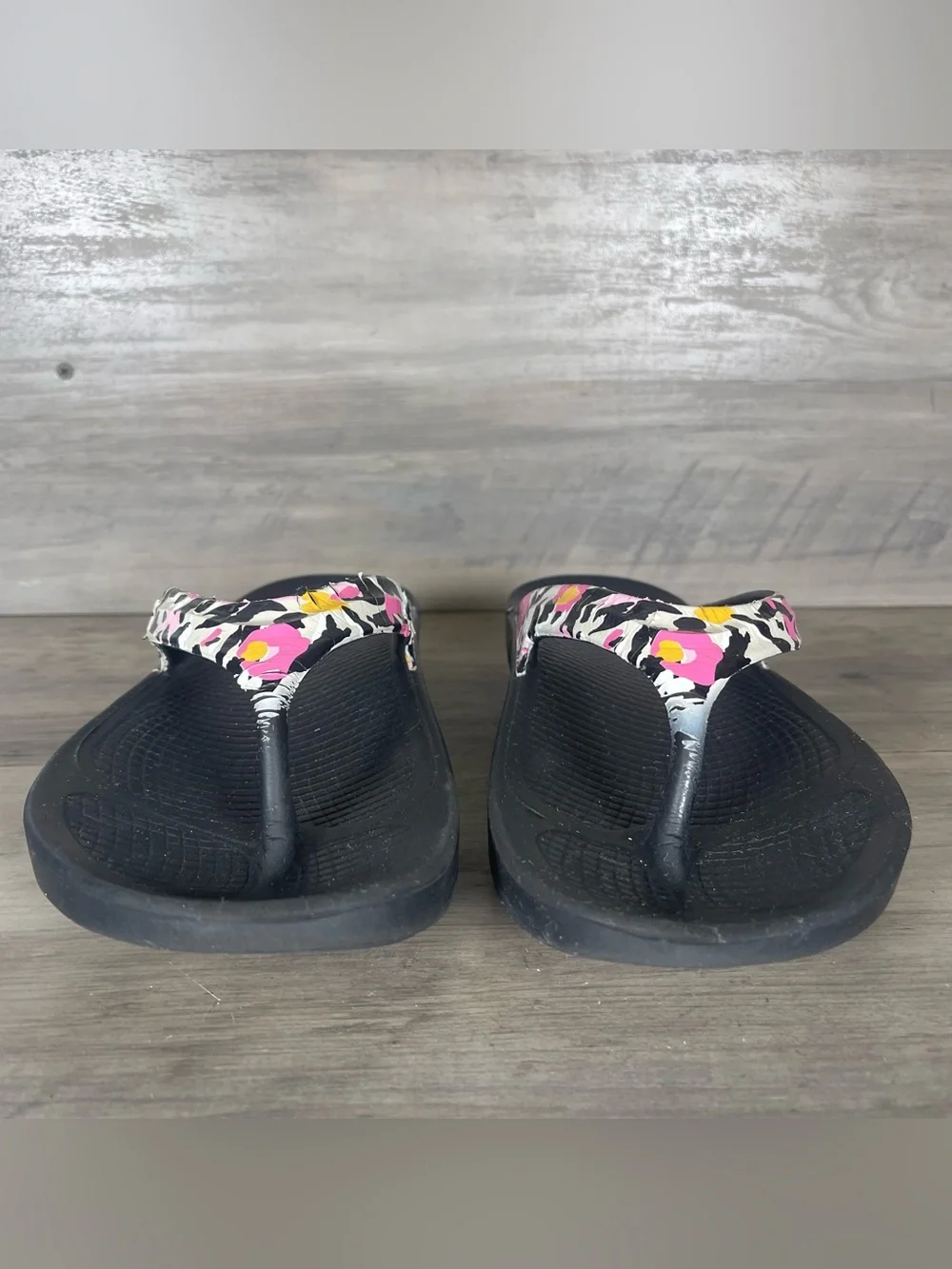 OOFOS leopard closet