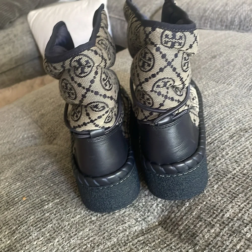 Tory Burch size us