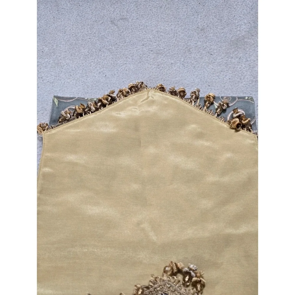 Canaan Company fit flaws