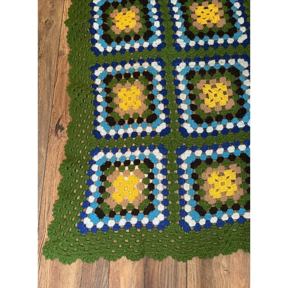 Vtg Granny Square Crochet‎ Afghan Blanket Throw Green Base 5.5 ft by 4.6 ft