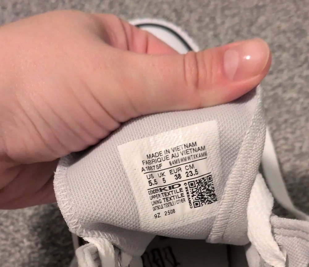 NWOT Cat Print Converse Kids 5.5/Women's 7.5