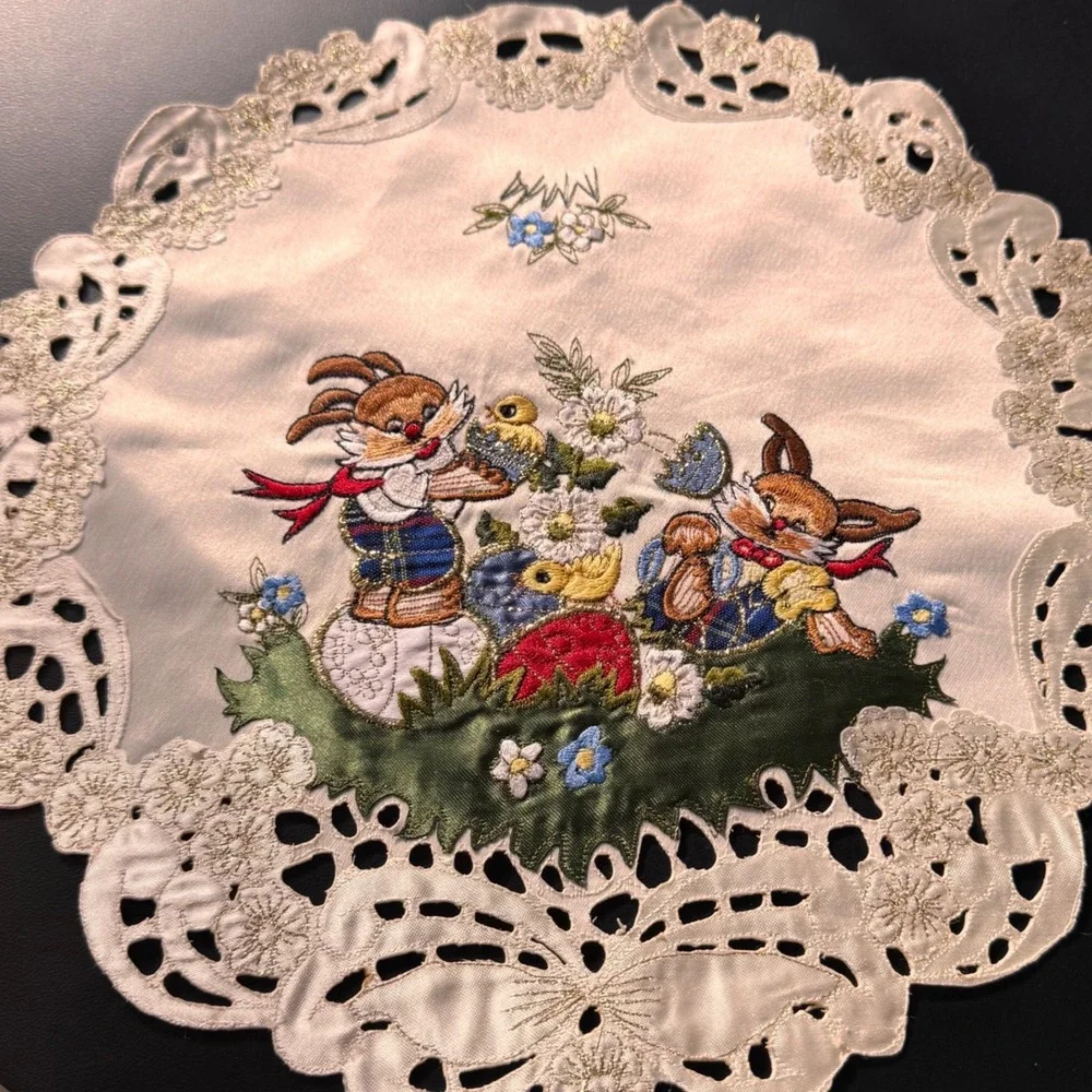 Vintage Embroidered Bunny Rabbit‎ Doily Table Decor Easter Spring