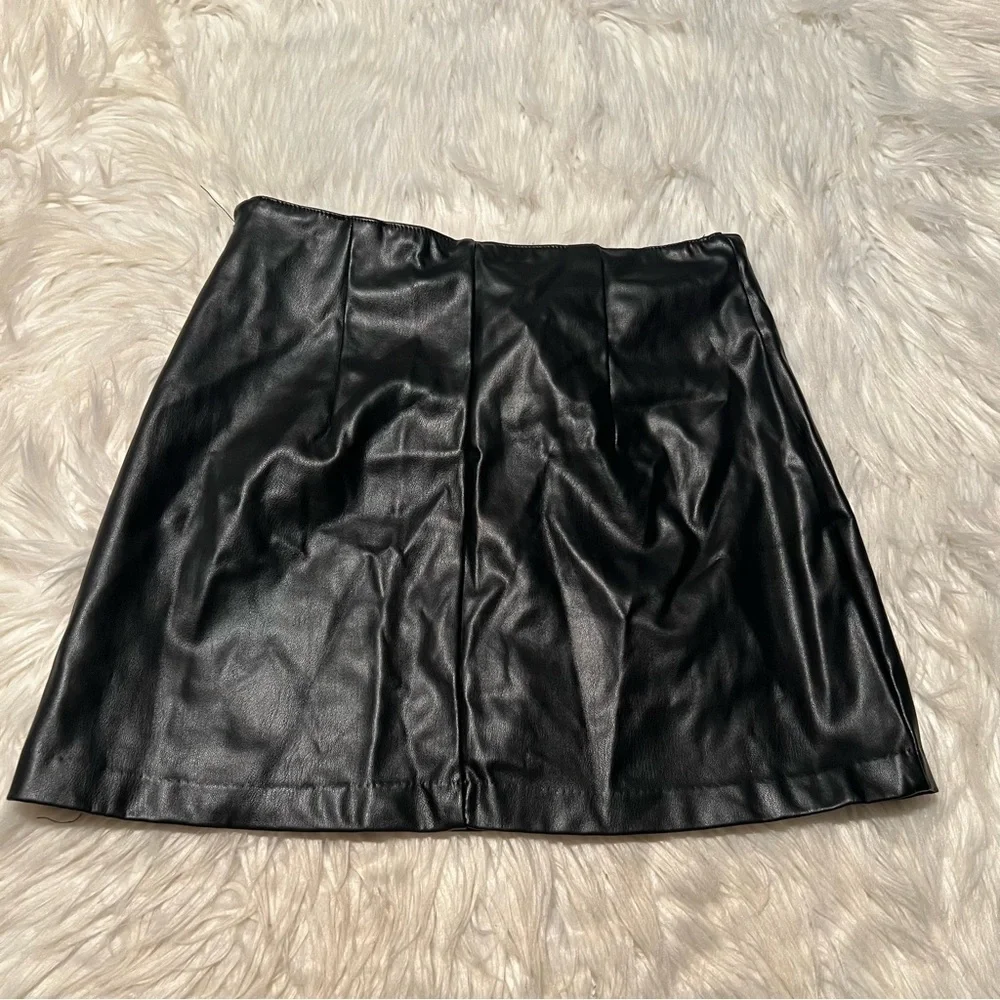 Divided H&M Women's Sz Small Faux Leather Mini Skirt Black Zip Side Lined A-Line
