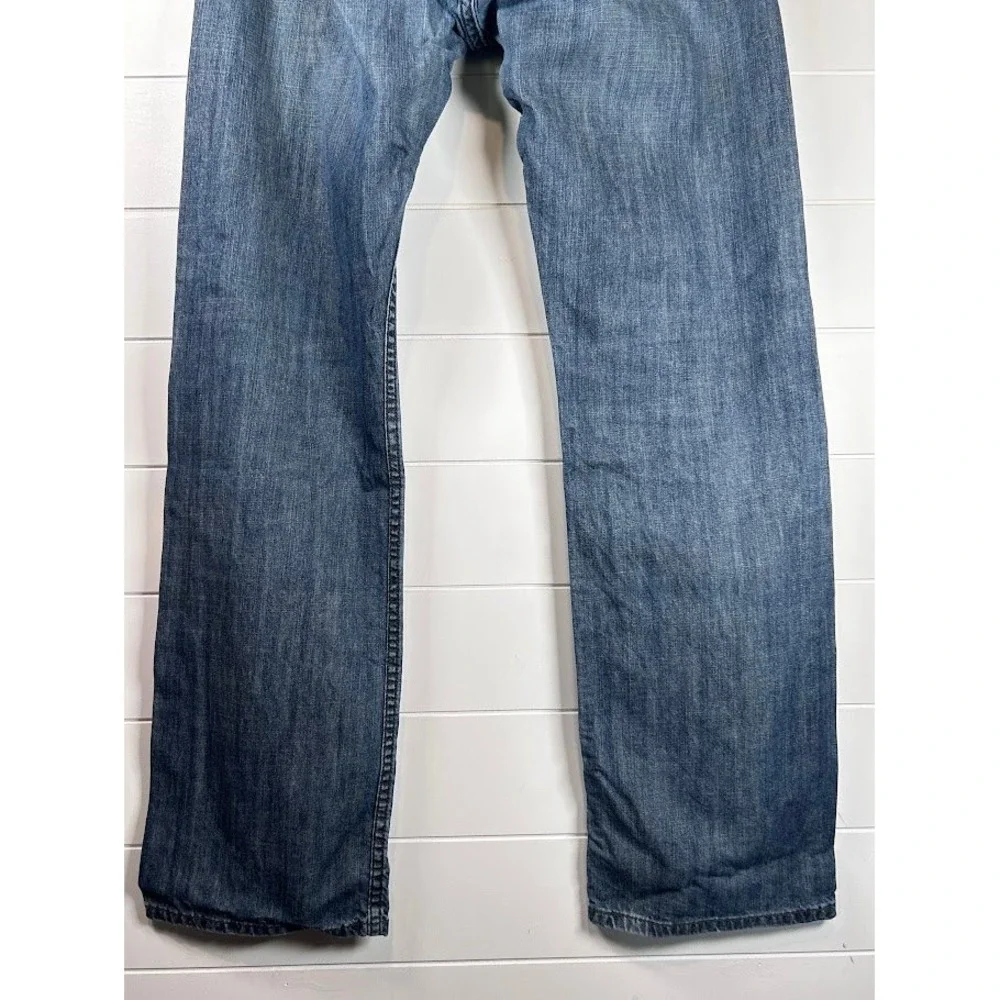 Levis wasit 35