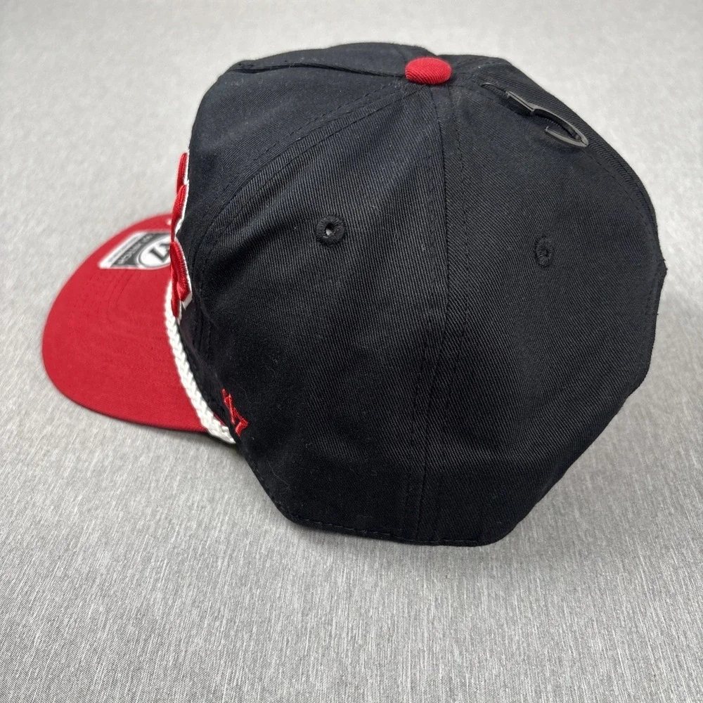 Chicago Bulls '47 Hitch Rope Script Adjustable Black / Red Snapback Hat NBA
