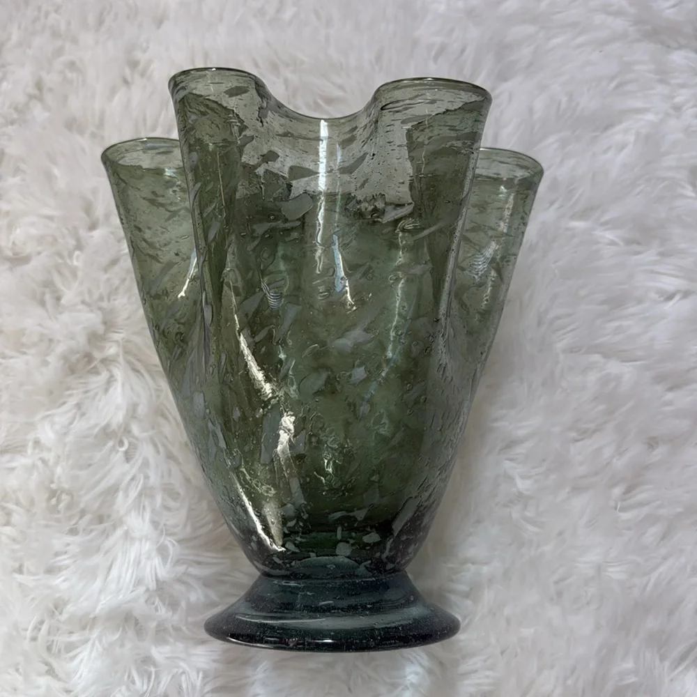 N/A handmade vase