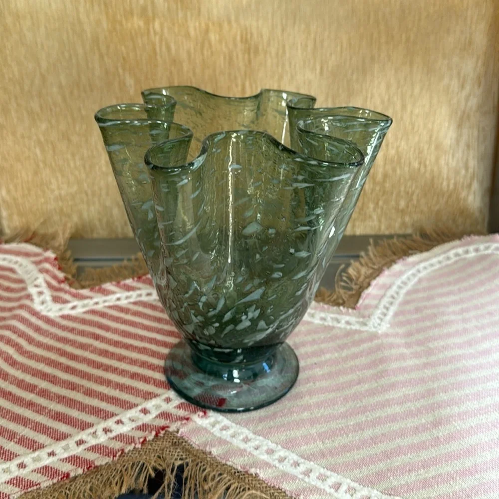 N/A handmade vase