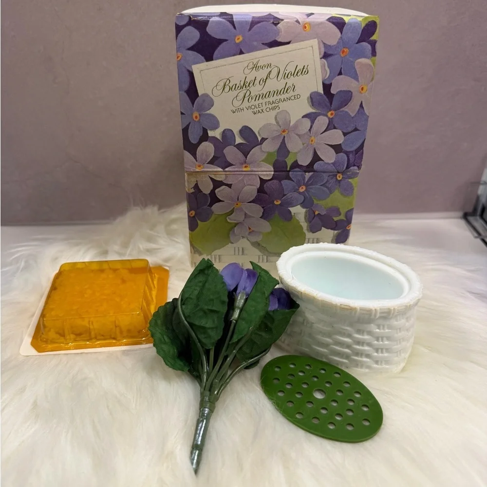 Avon Basket of Violets Pomander with Wax Fragrance VINTAGE 1981