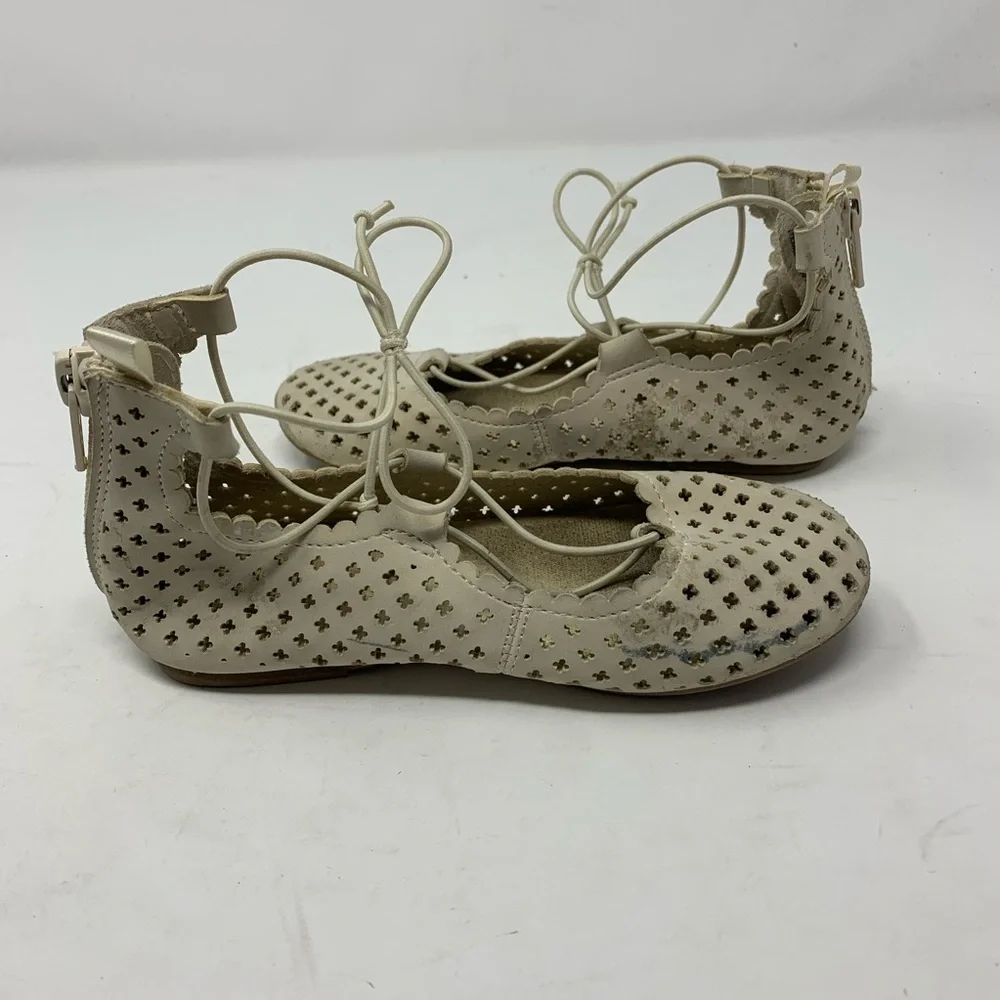GAP lace up